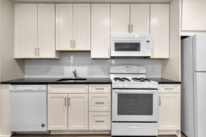 featured image of 4648 Hillside Rd Se