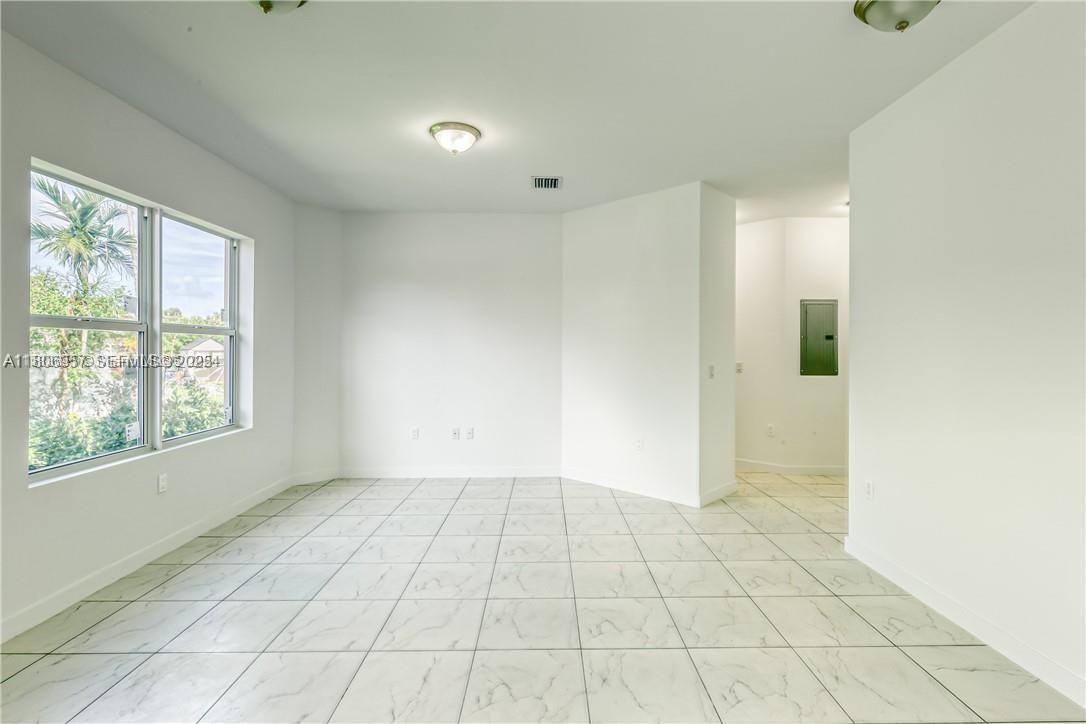 14885 Northeast 7th Avenue #14885 - Photo 2 of 43