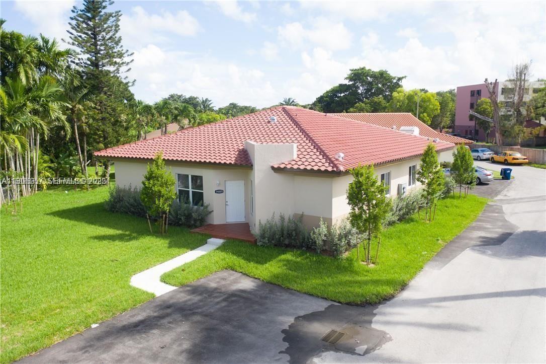 14885 Northeast 7th Avenue #14885 - Photo 3 of 43