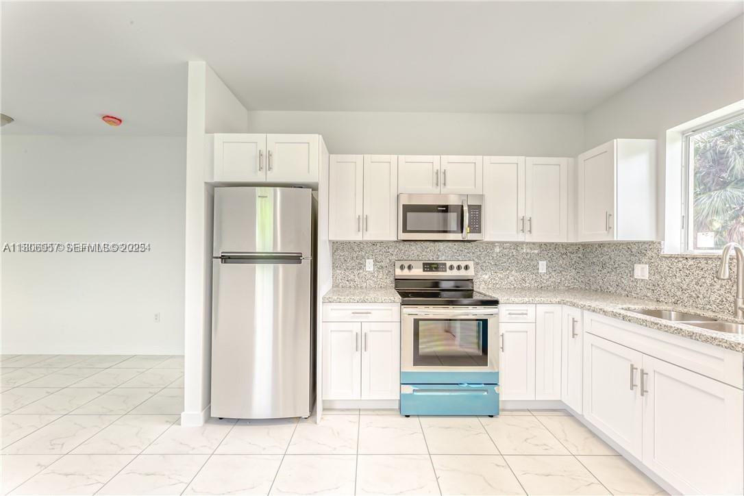 14885 Northeast 7th Avenue #14885 - Photo 5 of 43