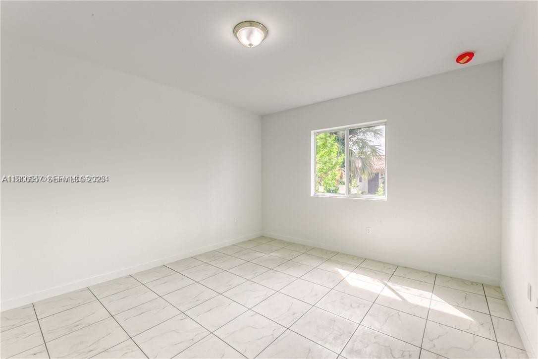 14885 Northeast 7th Avenue #14885 - Photo 7 of 43