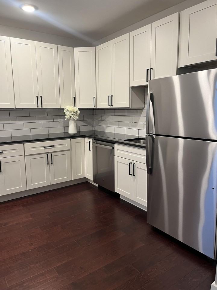 110 Hemlock St - Photo 7 of 18