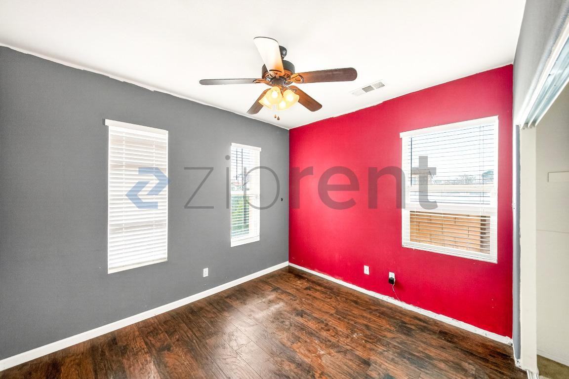 619 W Avenue H - Photo 4 of 37