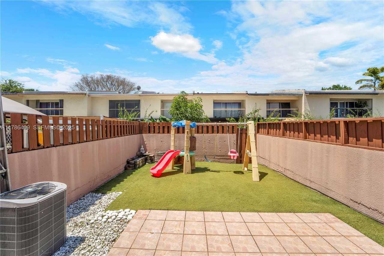 14145 Kendale Lakes Circle - Photo 2 of 10