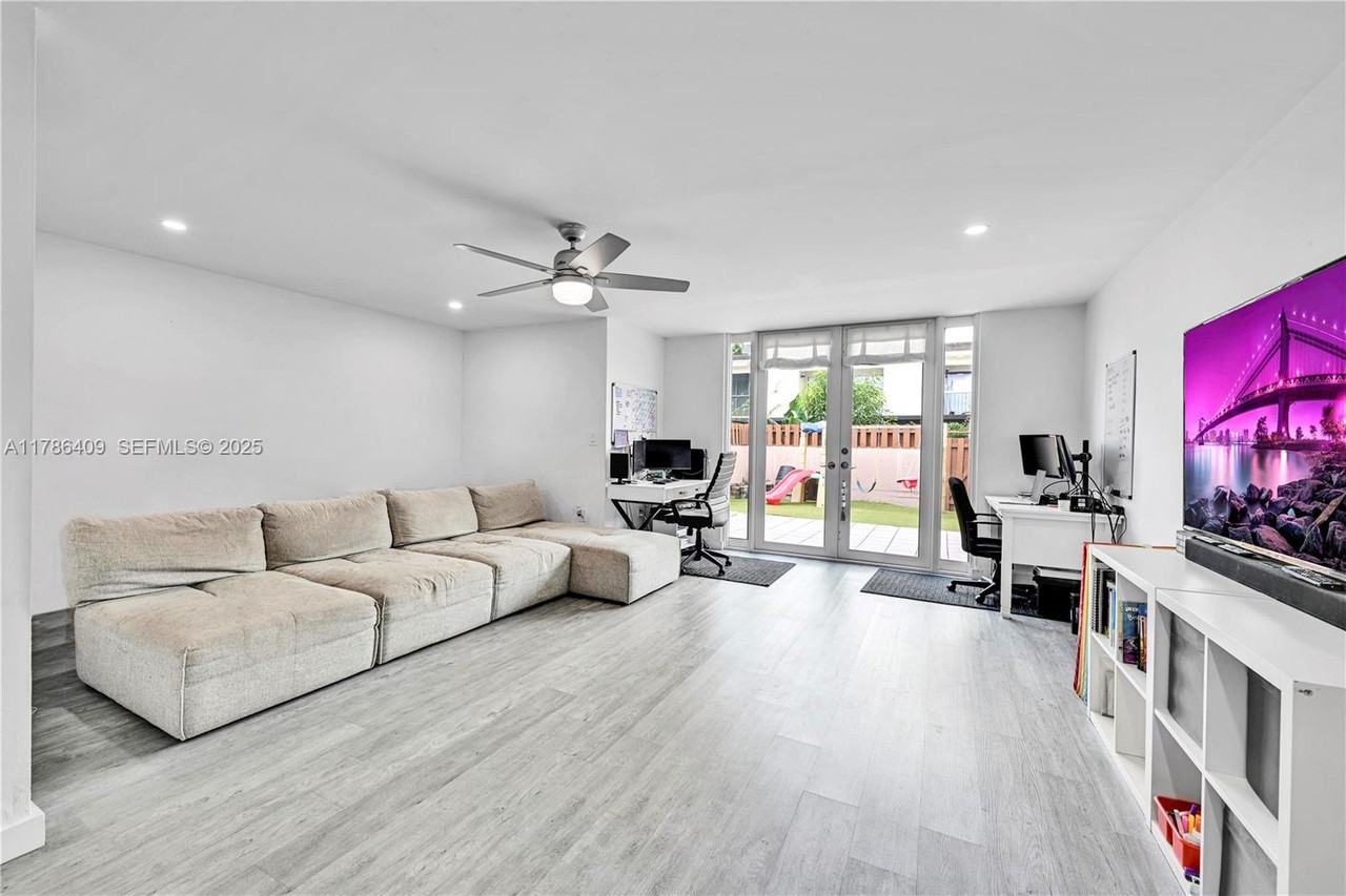 14145 Kendale Lakes Circle - Photo 5 of 10