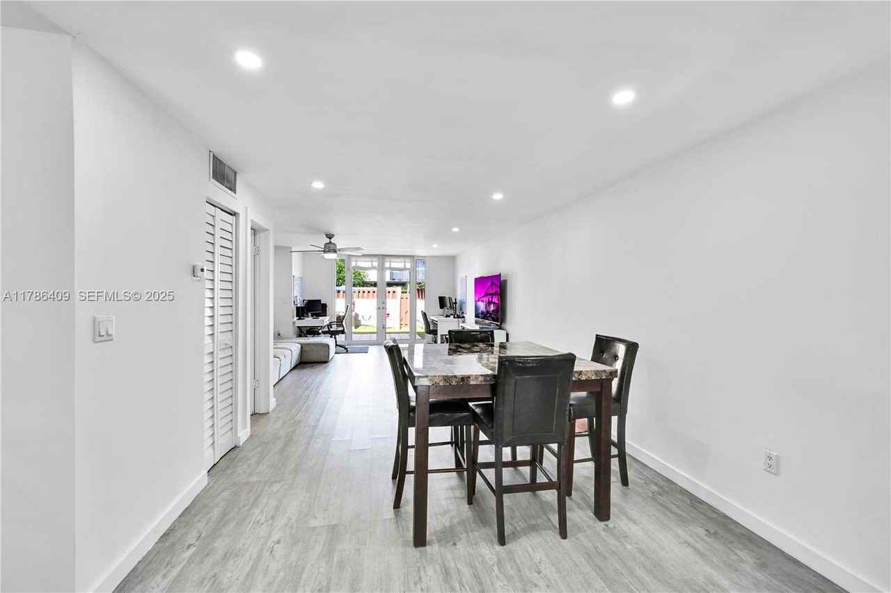 14145 Kendale Lakes Circle - Photo 6 of 10