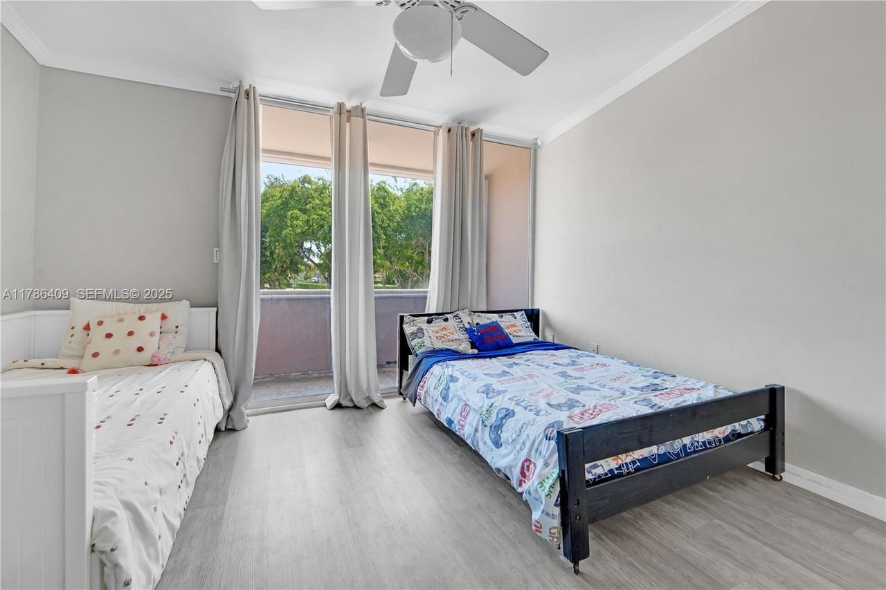 14145 Kendale Lakes Circle - Photo 7 of 10