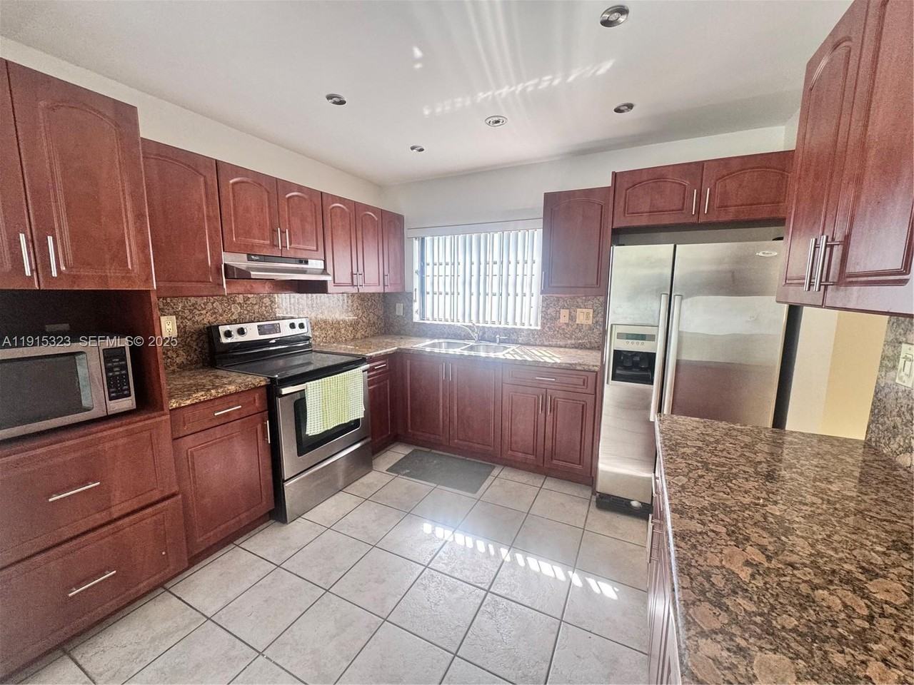 2715 Southwest 119th Court #0 - Photo 5 of 19