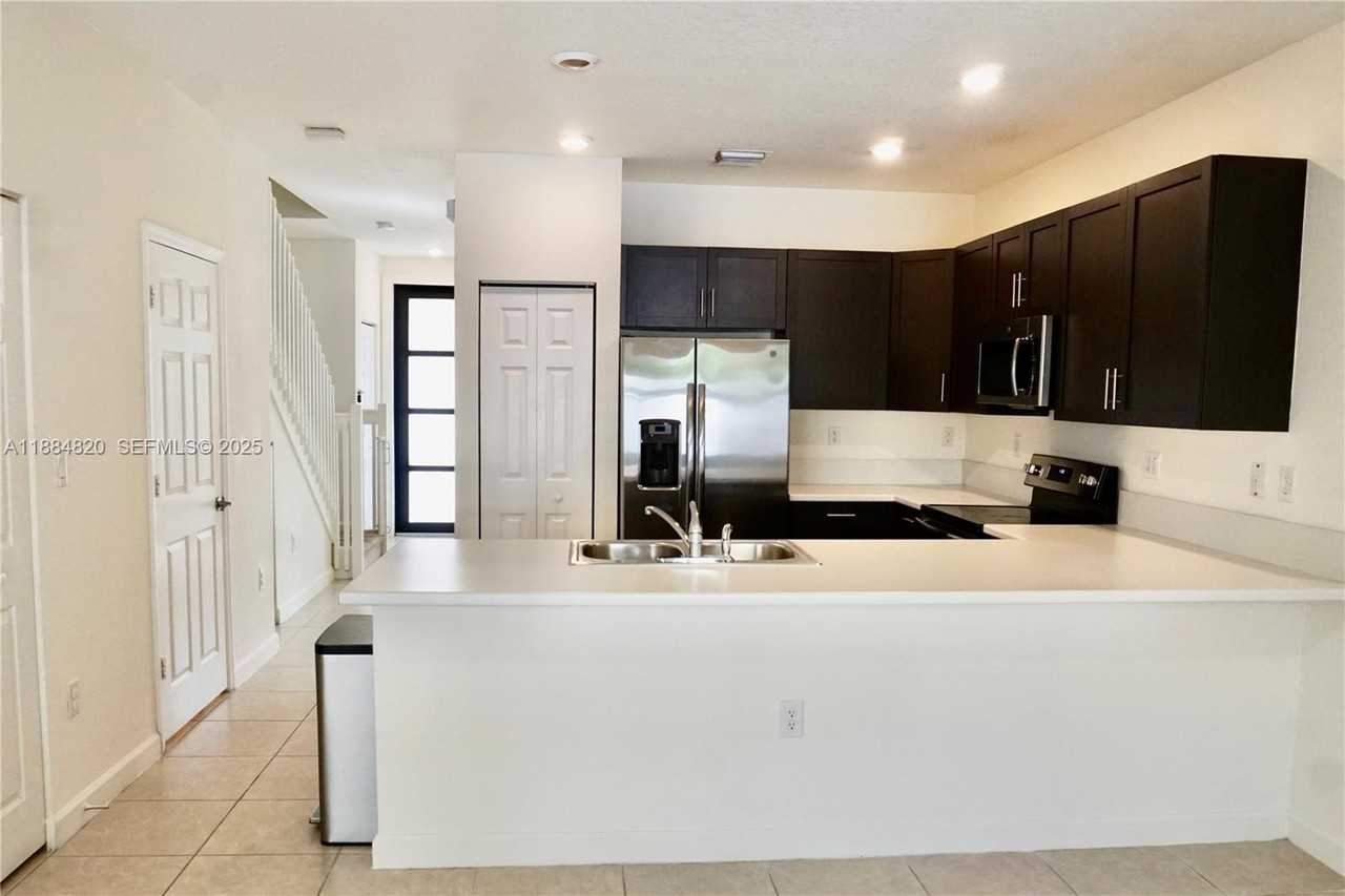 10606 West 33rd Court #10606 - Photo 7 of 52