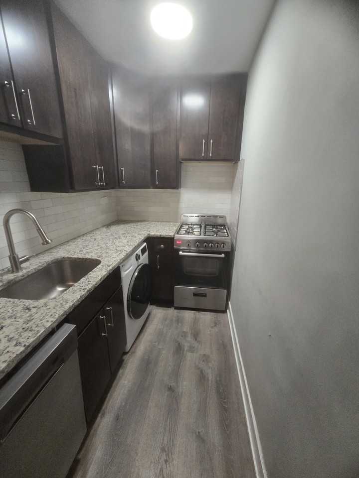 W Barry Ave & N Sheridan Rd - Photo 7 of 11