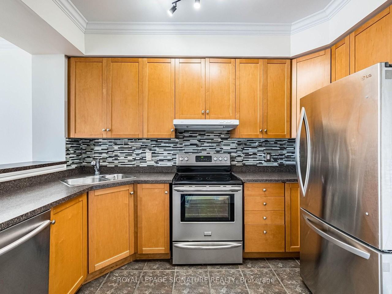 3531 Lake Shore Boulevard West #202 - Photo 7 of 19