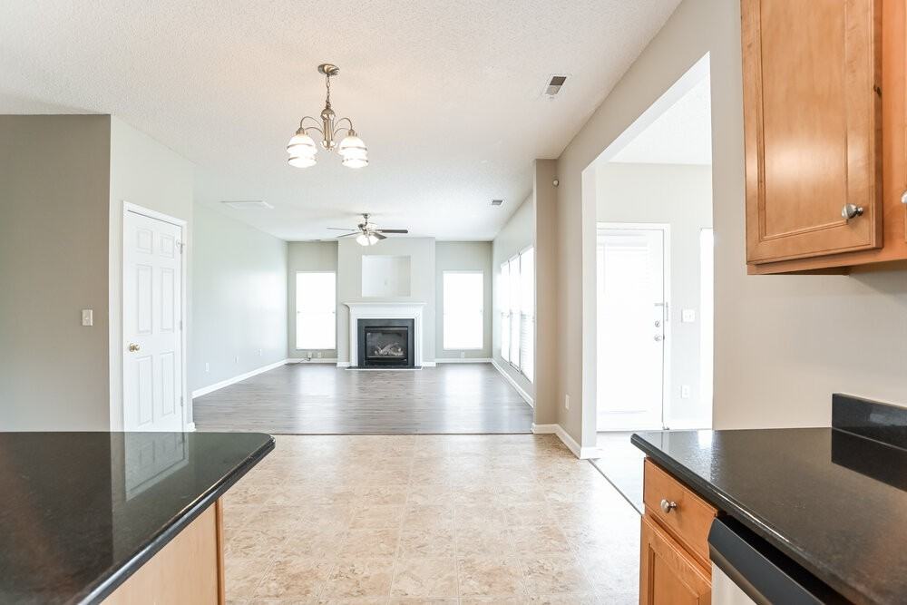 4419 Golden View Dr - Photo 5 of 17