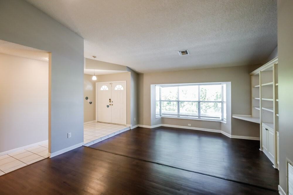 4533 Nw 88th Ter - Photo 4 of 16