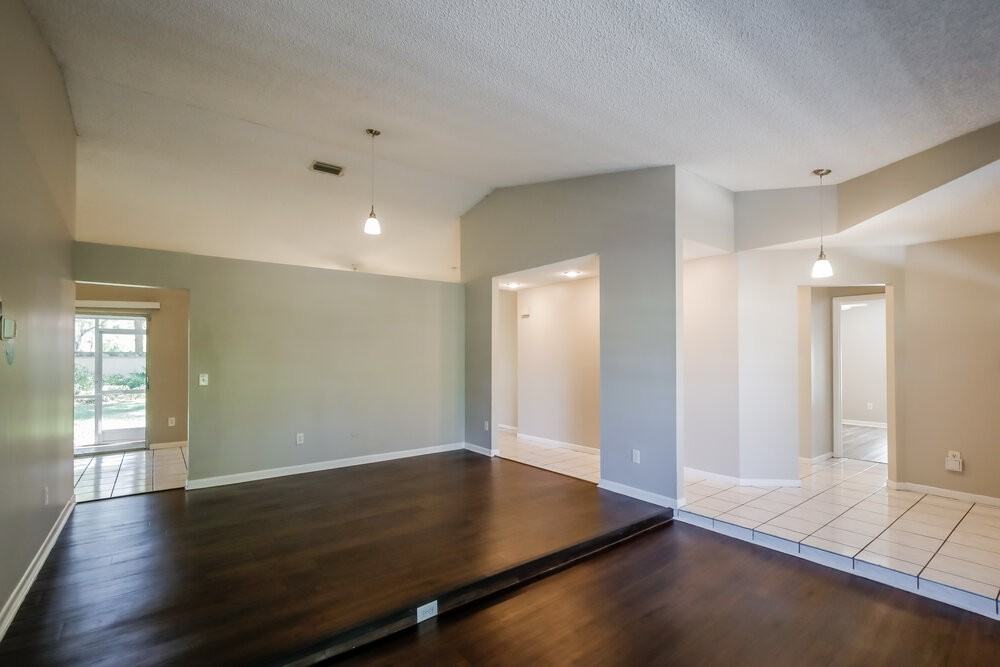 4533 Nw 88th Ter - Photo 6 of 16