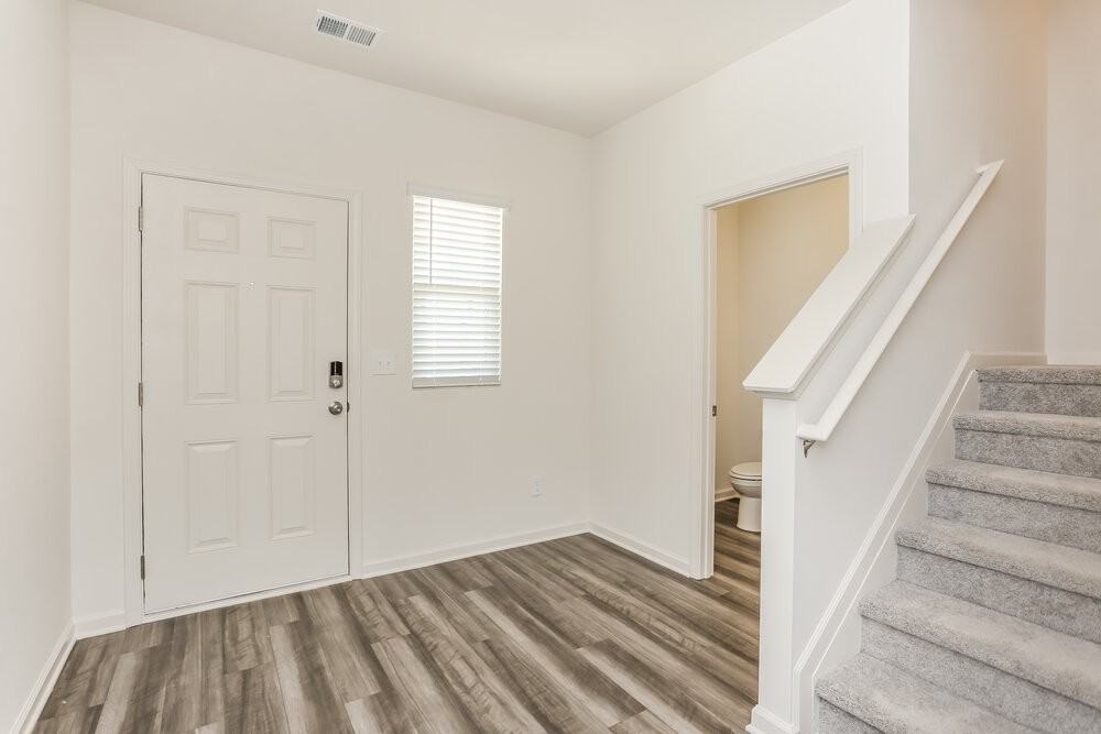 7651 Saffron Ave - Photo 4 of 17