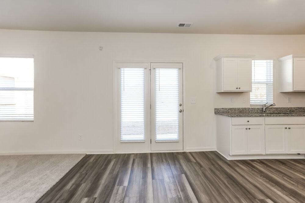 7651 Saffron Ave - Photo 6 of 17