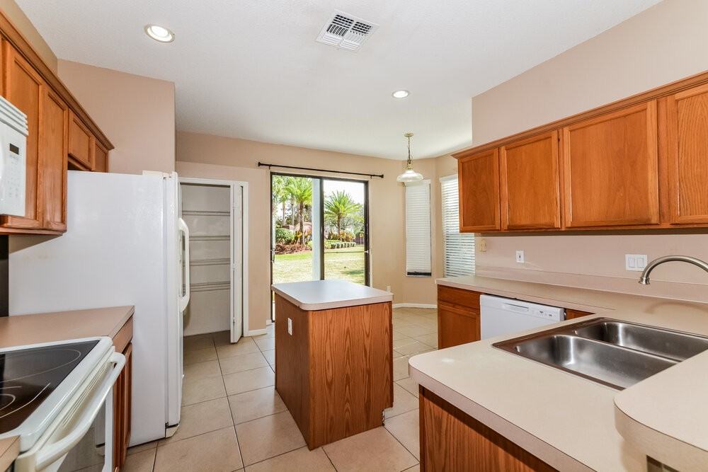 671 Hardwood Cir - Photo 7 of 17