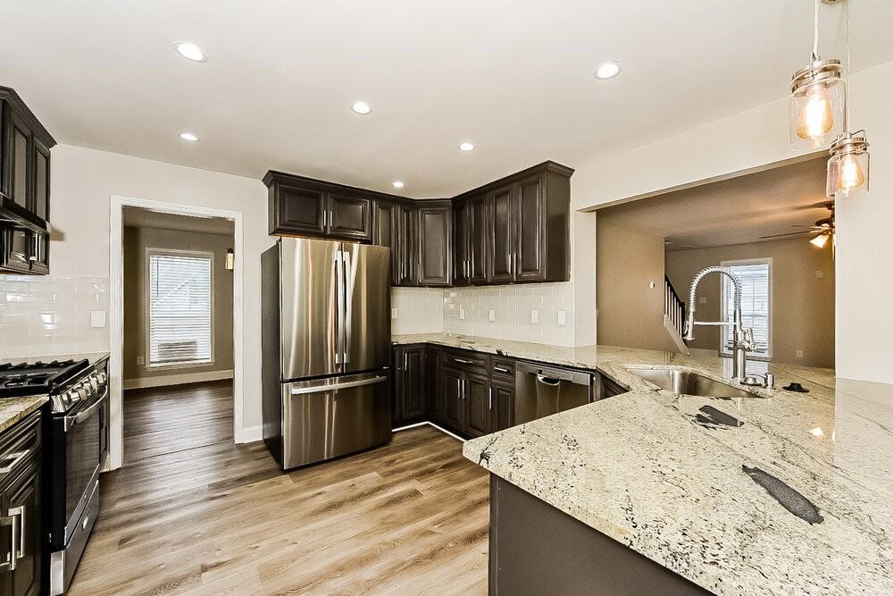 7971 Clearview Cir - Photo 6 of 17