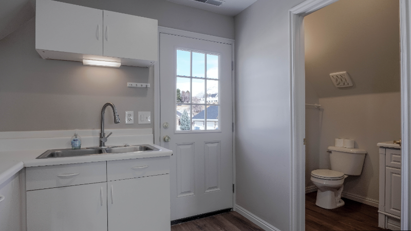 835 En - Photo 2 of 12