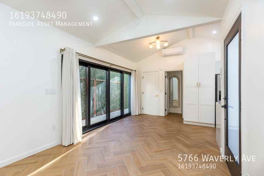 5766 Waverly Ave - Photo 4 of 16