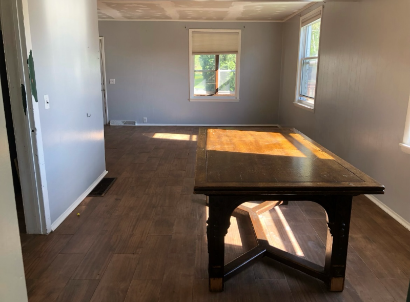 220 W Riverside Dr - Photo 6 of 8