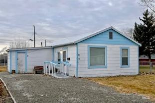 851 4th Ave W - Photo 1 of 1