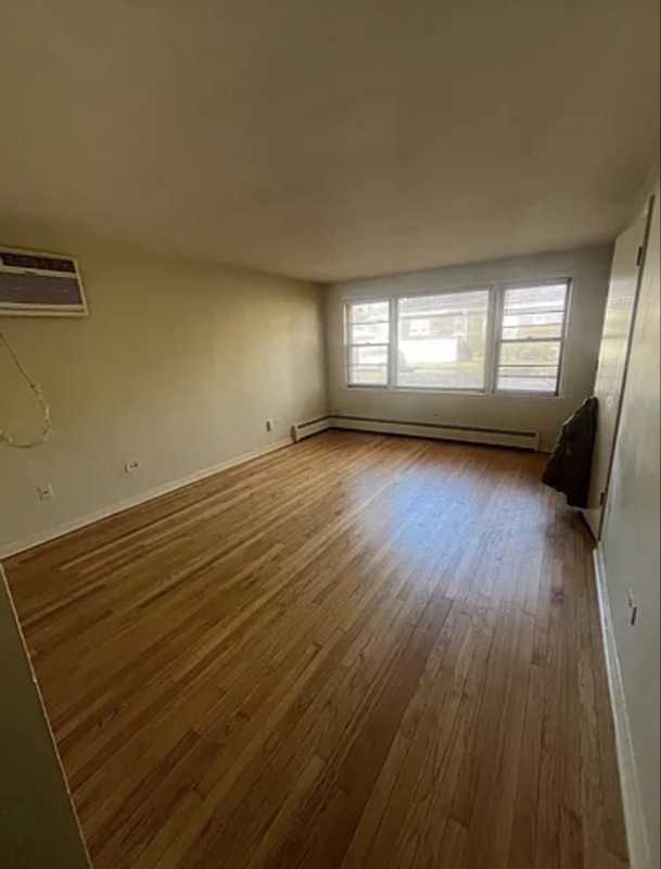 2435 123rd St #2EAST - Photo 2 of 9