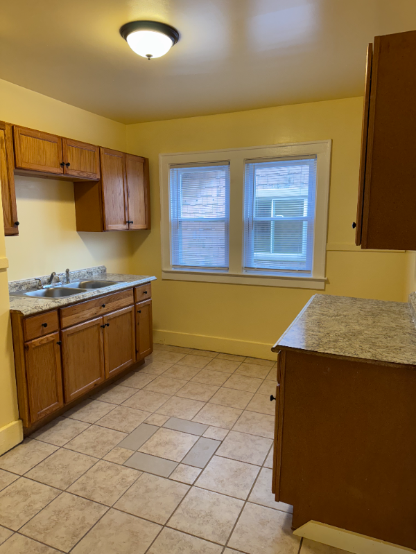 15878 Kentucky St - Photo 2 of 11