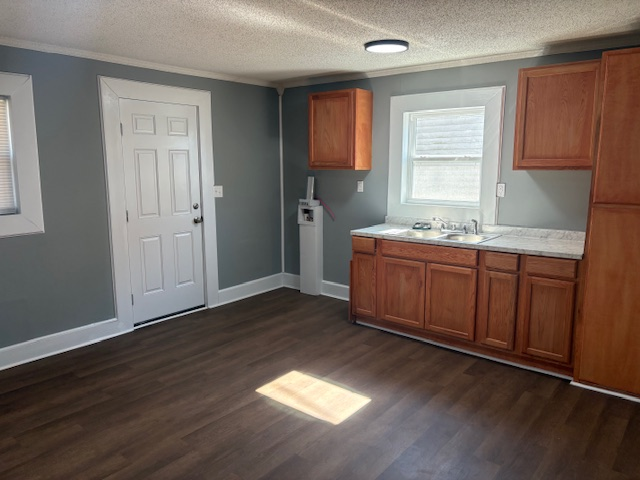 411 Smith St - Photo 2 of 7