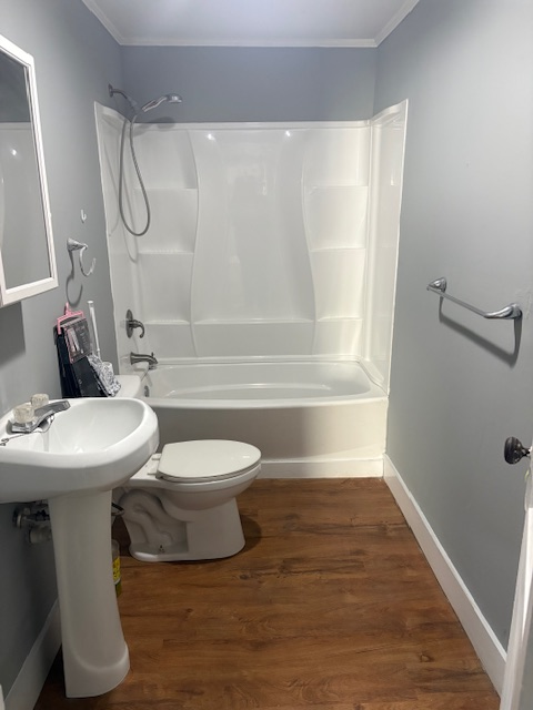 411 Smith St - Photo 3 of 7