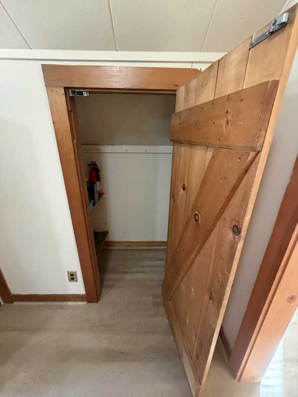 190A Hoskins Rd - Photo 3 of 21