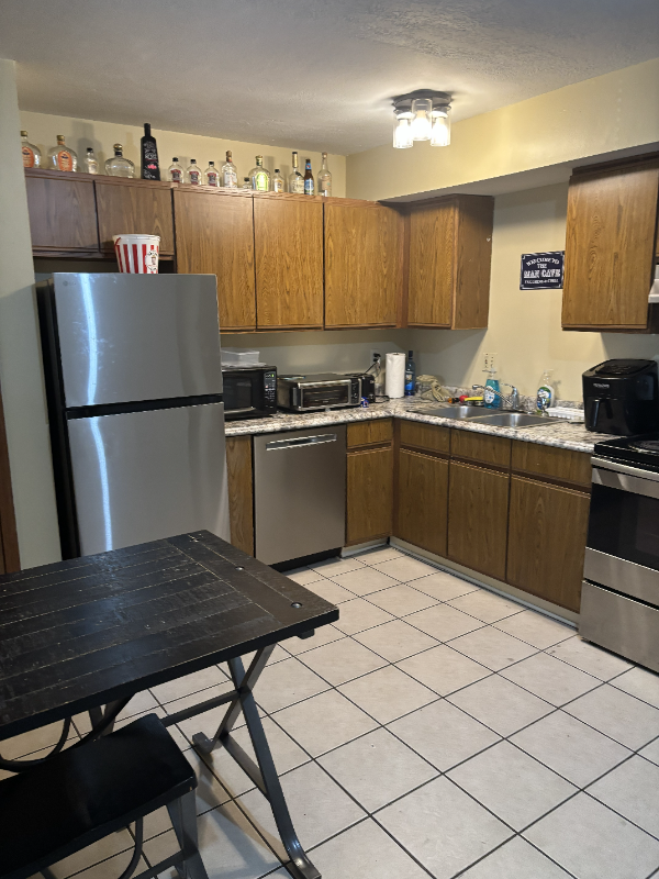 1527 Whitehall Blvd - Photo 7 of 9