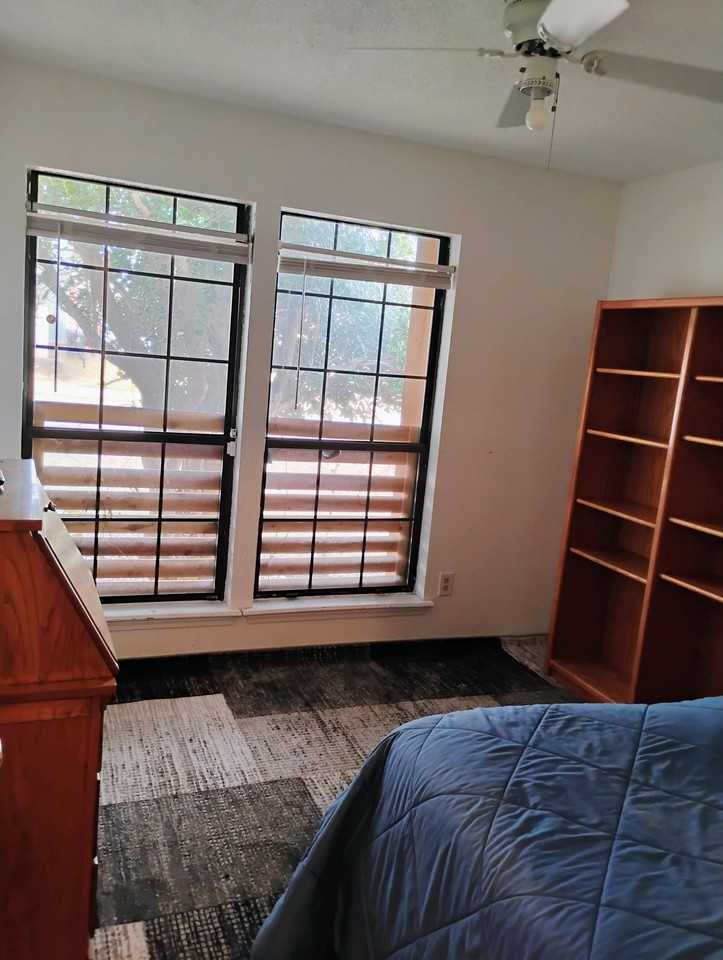 1601 South Aster Avenue - Photo 3 of 14