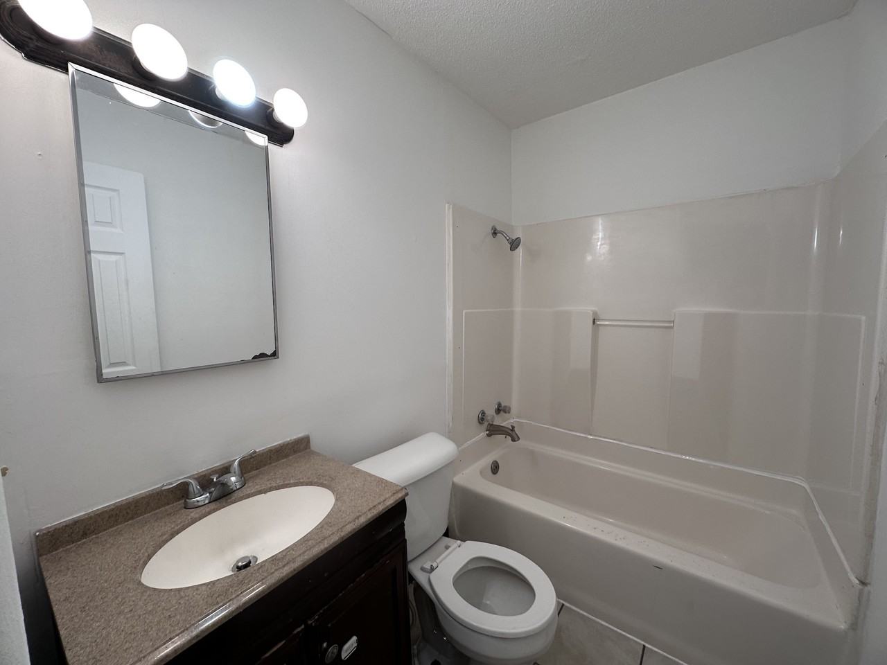 1001 Shasta Dr - Photo 4 of 17