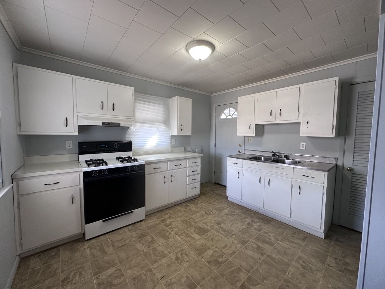 E Voorhees St #E - Photo 2 of 11