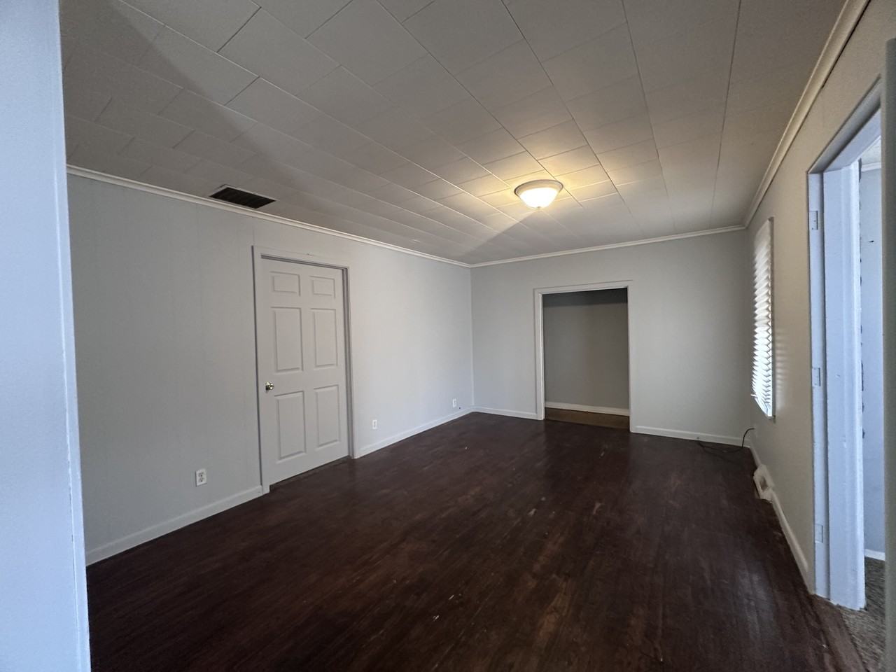 E Voorhees St #E - Photo 6 of 11