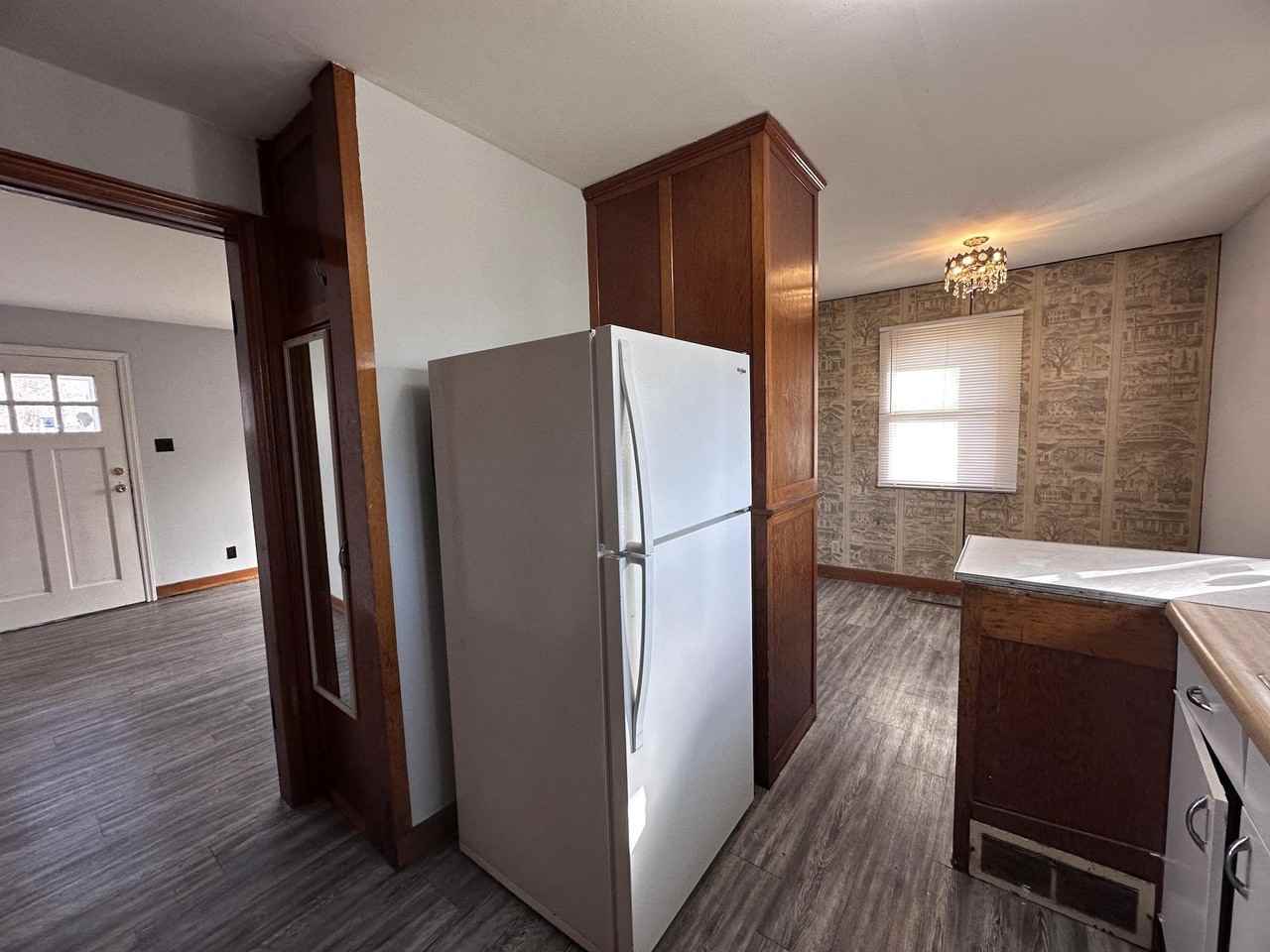 1222 Clarence St - Photo 4 of 12