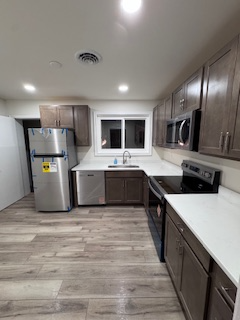 4720 Colwyck Dr - Photo 2 of 10