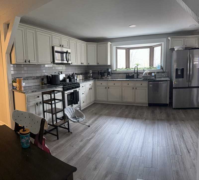 905 Main St - Photo 2 of 12