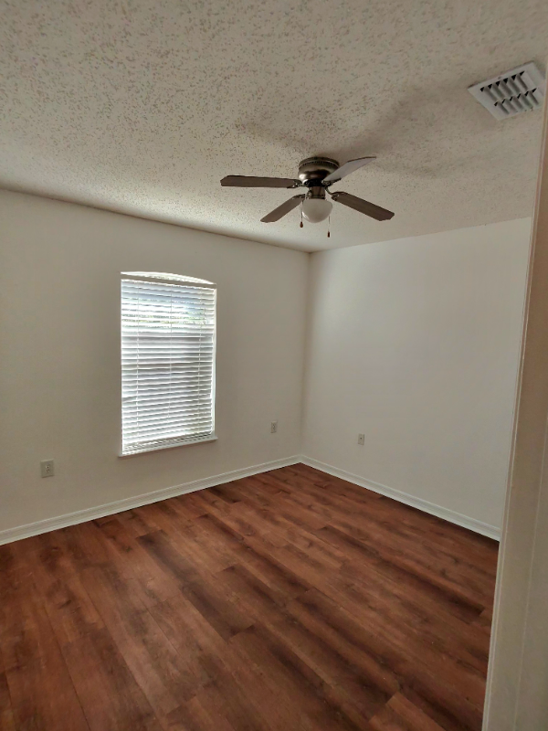 19 Leidel Dr - Photo 4 of 14