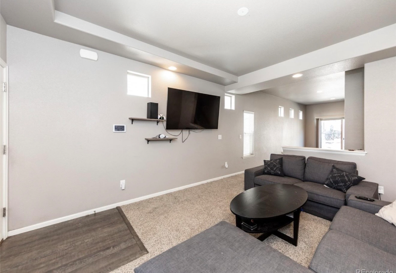 8344 Longleaf Ln - Photo 3 of 17