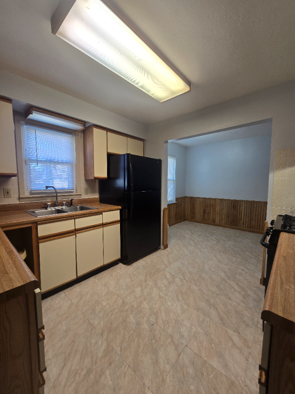 804 N Grand Ave W - Photo 2 of 7