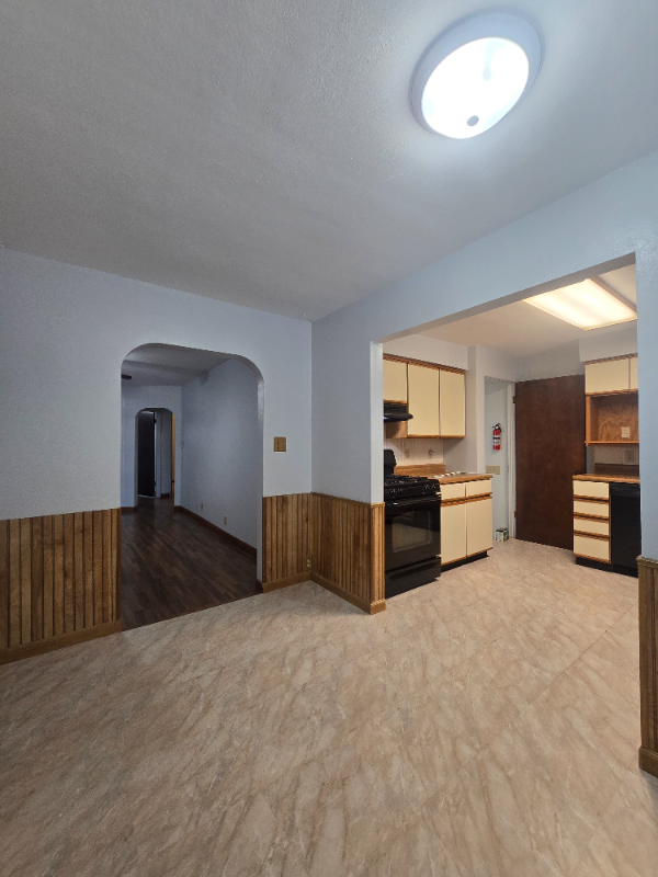 804 N Grand Ave W - Photo 3 of 7