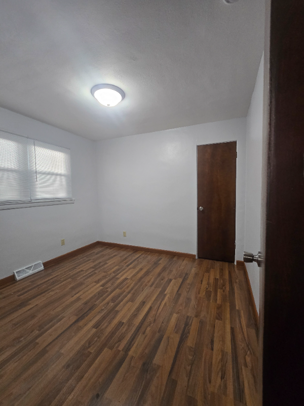 804 N Grand Ave W - Photo 7 of 7