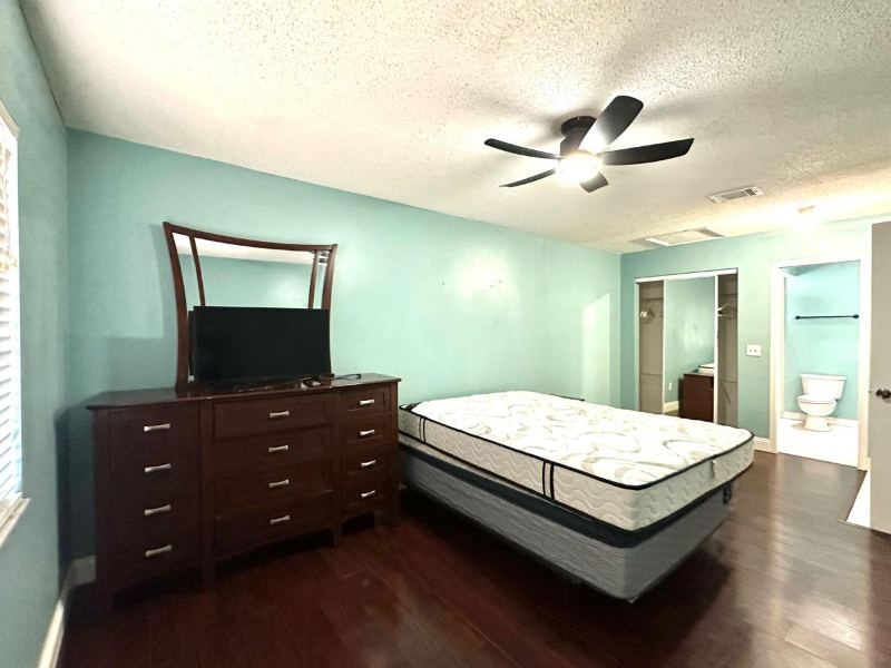 106 Coralwood Cir - Photo 3 of 10