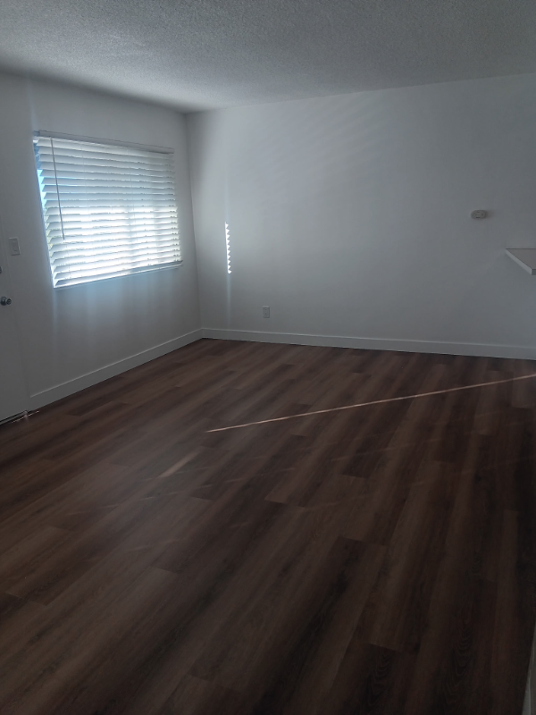 9371 Cellini Ave #7 - Photo 5 of 11