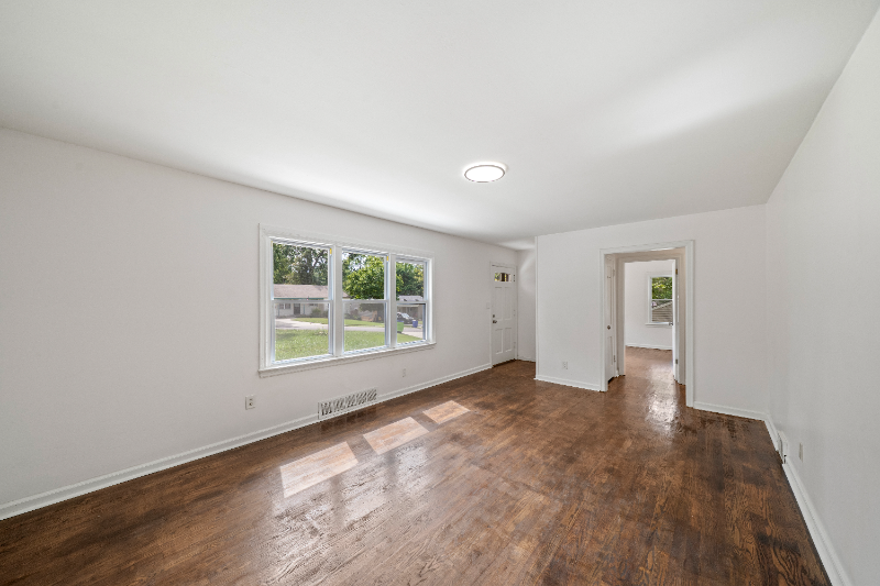 6308 W 81st St - Photo 4 of 17