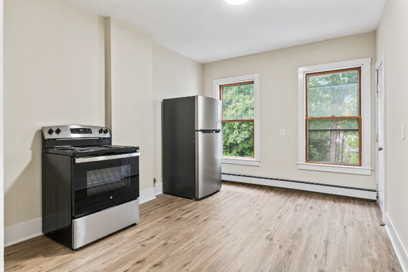 27 Frederic St #B - Photo 7 of 10