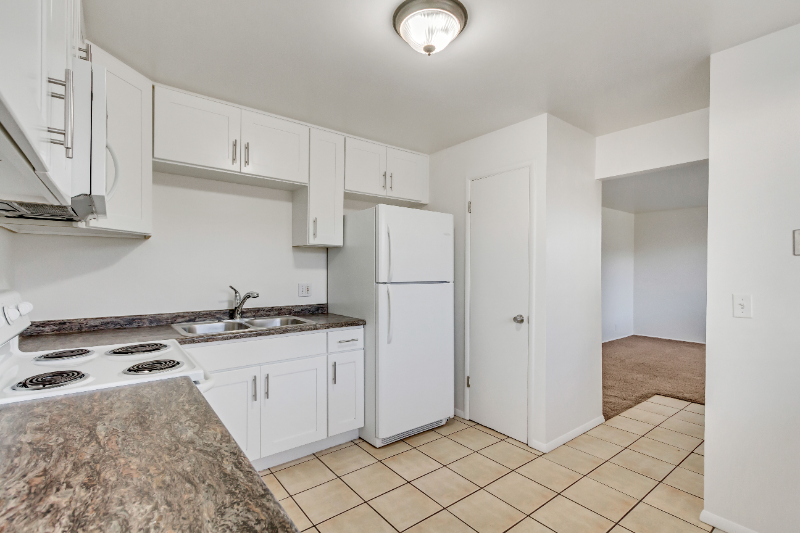 2111 E St #B - Photo 3 of 15