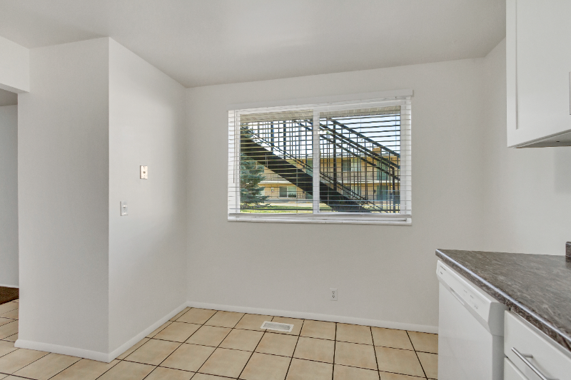 2111 E St #B - Photo 4 of 15